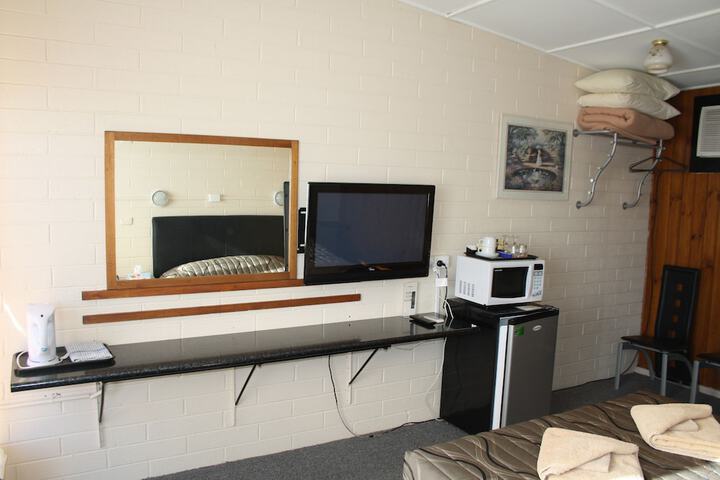 Room 4 of 27