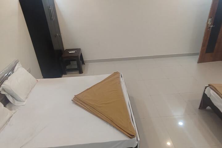 Room 3 of 8