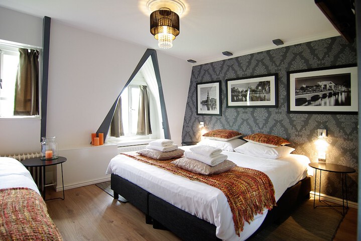 Room 16 of 36