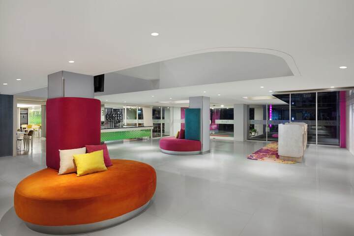 Entrance & Lobby
