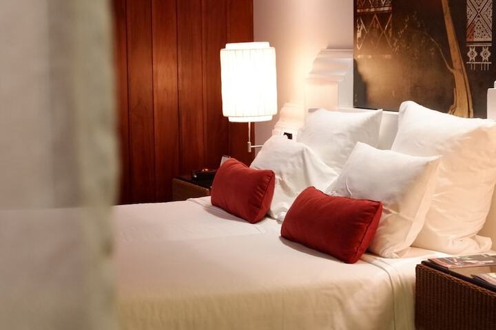 Room 32 of 142