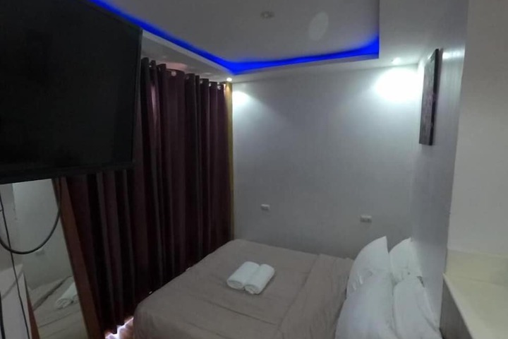 Room 8 of 50