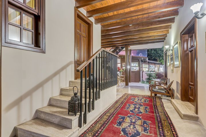 Entrance & Lobby