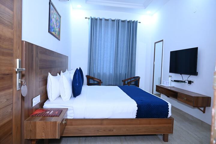 Room 9 of 27