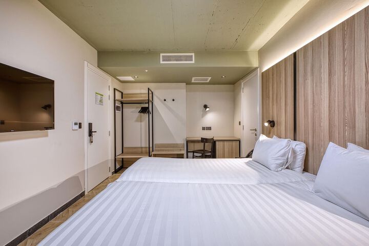 Room 3 of 59