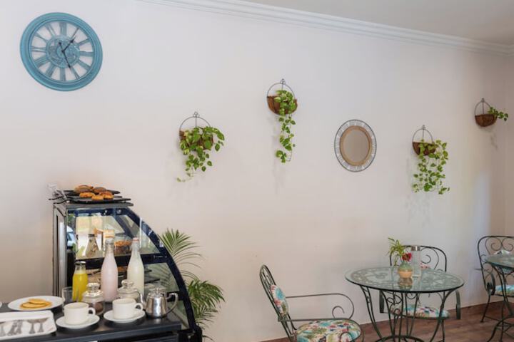 Breakfast/Coffee Service 94 of 114