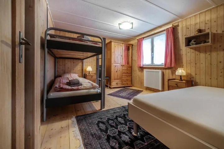 Room 6 of 14