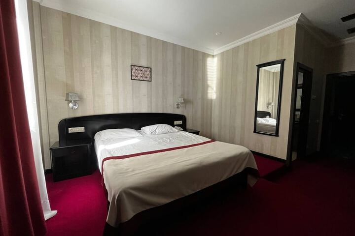 Room 10 of 70