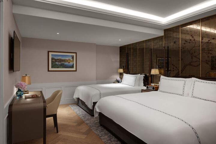 Room 16 of 103