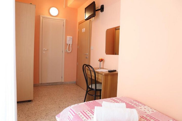 Room 14 of 40
