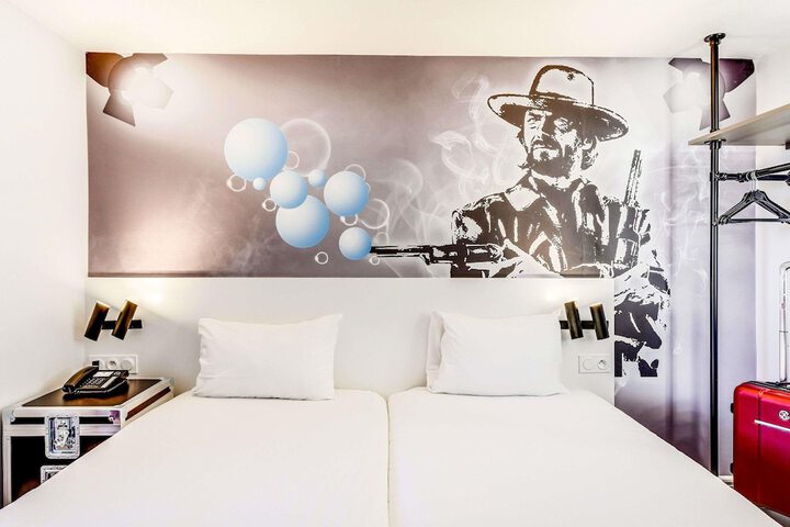 Room 15 of 42