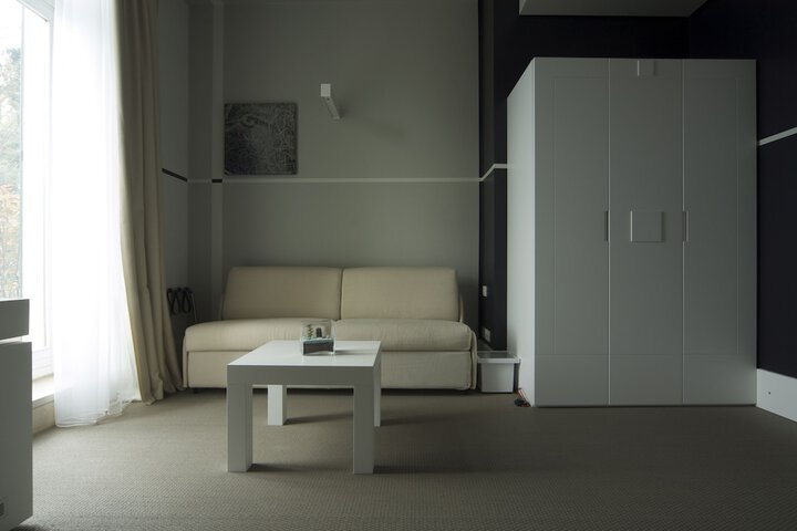 Room 4 of 33