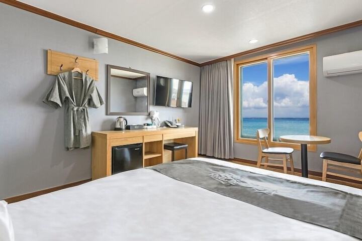 Room 6 of 27