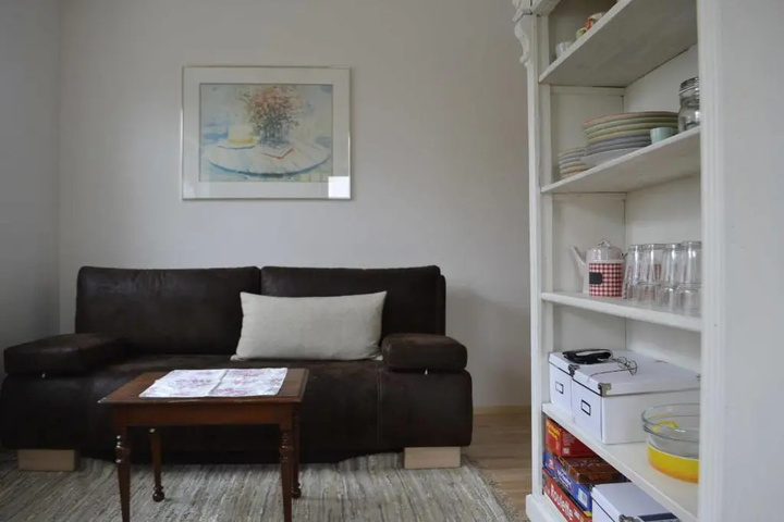 Room 4 of 9