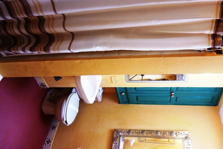 Room 32 of 39