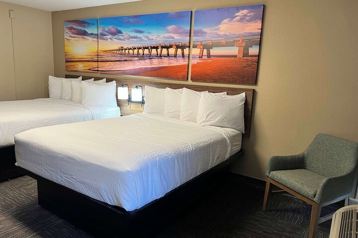1 Queen Bed (8 of 8)