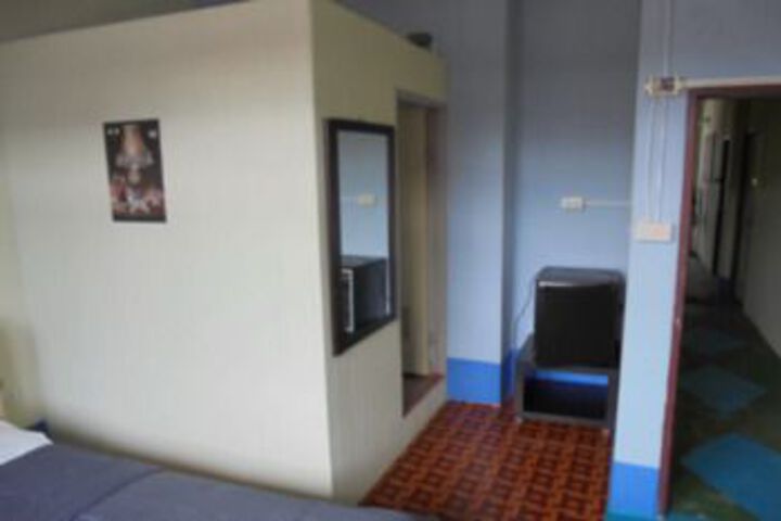 Room 25 of 41