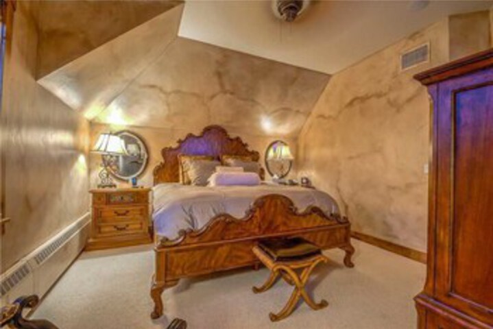Room 9 of 31