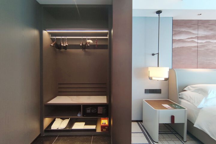 Room 14 of 61