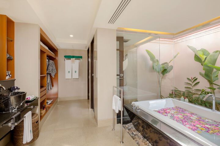 Room 103 of 237