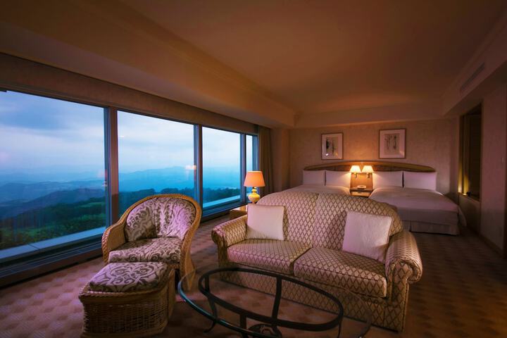 Room 27 of 329