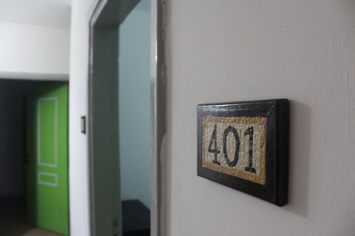 Room 10 of 19
