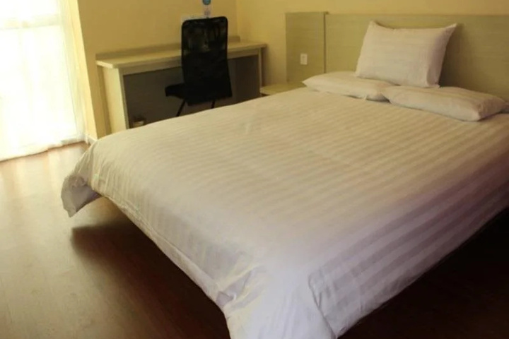 Room 7 of 25