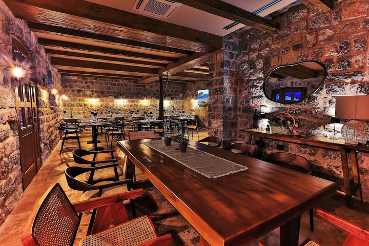 Dining 60 of 75