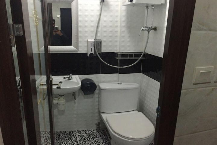 Room 52 of 61