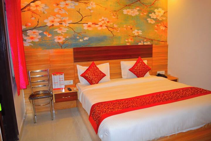 Room 12 of 17