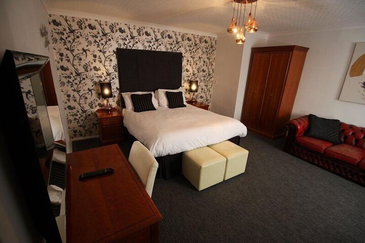 Room 2 of 7