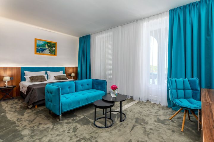 Room 14 of 87