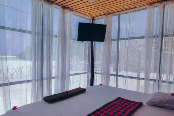 Room 6 of 9