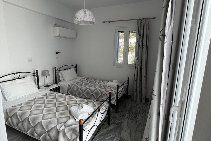 Room 25 of 165