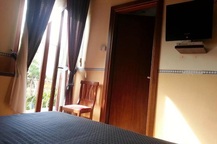 Room 9 of 32