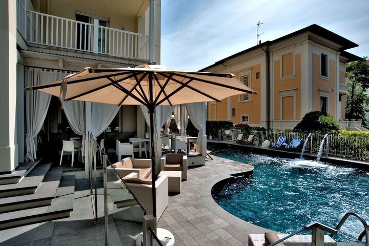 Pool 70 of 125