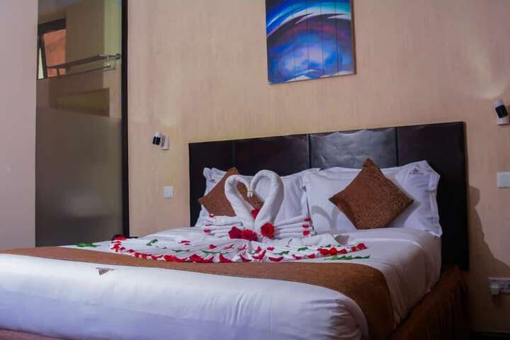 Room 4 of 13