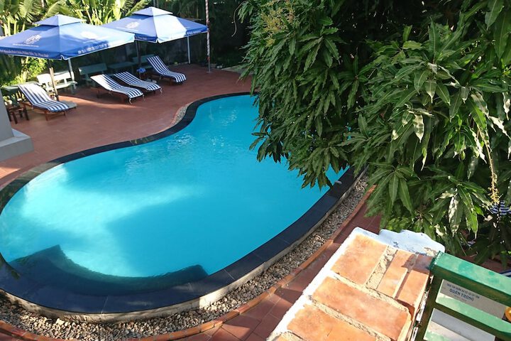 Pool 40 of 62