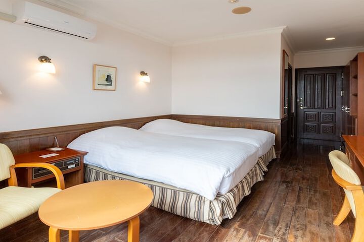 Room 8 of 41