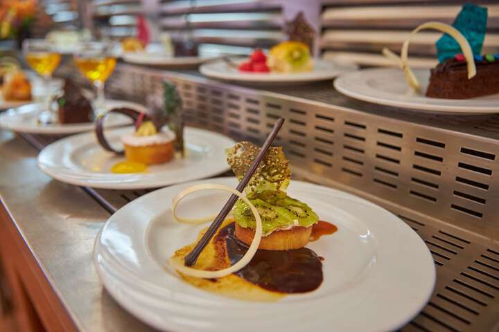 Dining 48 of 104