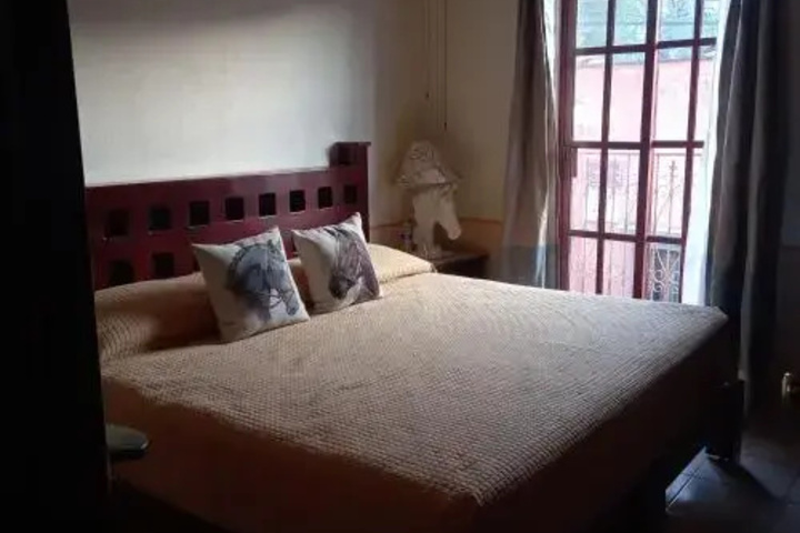 Room 5 of 9