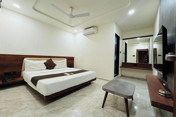 Room 13 of 27