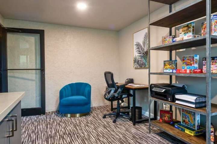 Business Center 27 of 30