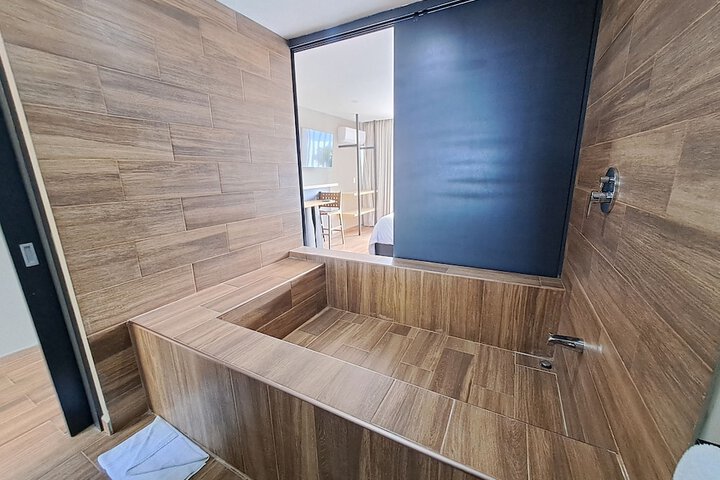 Room 26 of 47