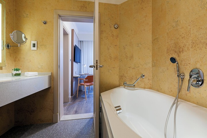 Room 48 of 139