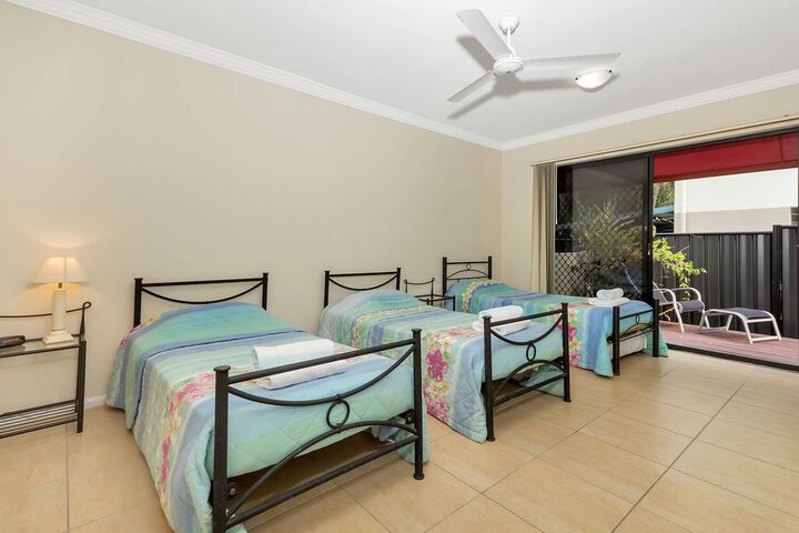 Room 2 of 10