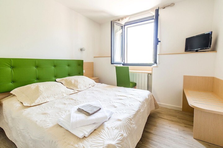 Room 3 of 23