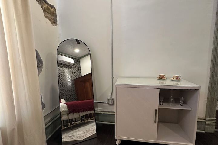 Room 22 of 76