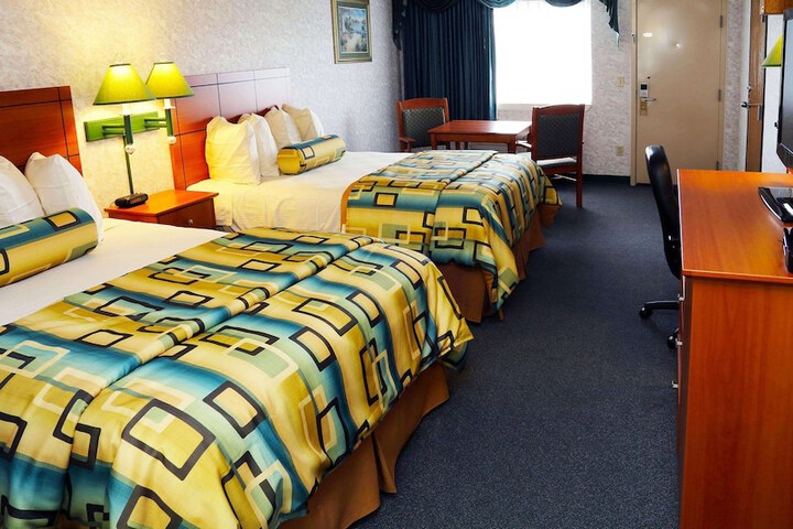 2 Queen Beds (9 of 9)