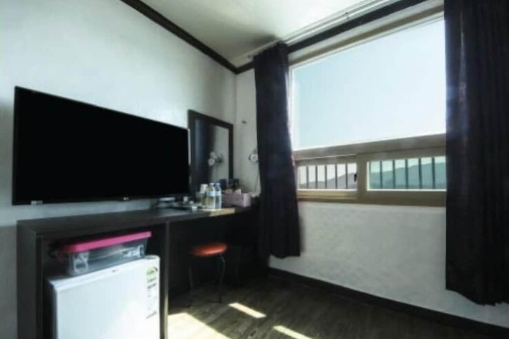 Room 12 of 41